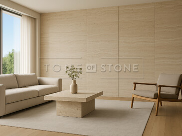 Obývací pokoj v boho stylu s konferenčním stolkem a obložením zdí přírodním kamenem Travertino Romano Classico.