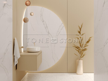 Obložení stěny koupelny z umělého kamene Technistone Calacatta Serchio Obložení stěny koupelny z umělého kamene Technistone Calacatta Serchio