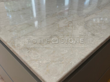 Kuchyňský ostrůvek s kamennou deskou z materiálu Technistone Glencoe Kuchyňský ostrůvek s kamennou deskou z materiálu Technistone Glencoe