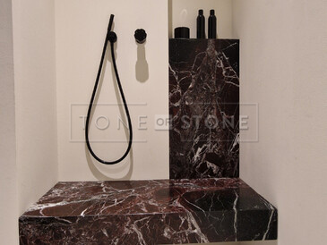 Obklad sprchového koutu z mramoru Rosso Levanto (Lepanto) 