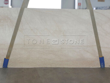 Krémová deska z přírodního mramoru Botticino Classico