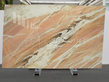 Brazilský kvarcit Splendido v růžovém odstínu s bílým žilkováním Brazilský kvarcit Splendido v růžovém odstínu s bílým žilkováním