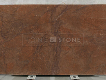 Žulová deska Brown Chcolate je charakteristická svými zemitými hnědými tóny Žulová deska Brown Chcolate je charakteristická svými zemitými hnědými tóny