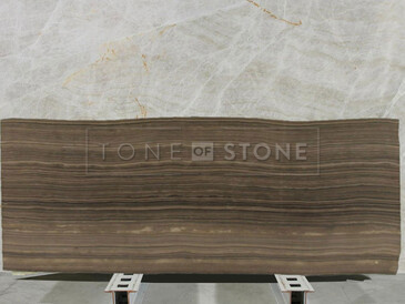 Mramor Eramosa Grecale Brown se svými hnědými zemitými tóny a typickým žilkováním je ideální volbou pro moderní interiéry i komerční prostory