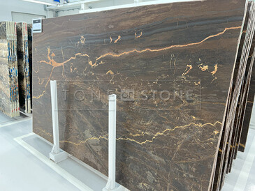 Hnědý přírodní kámen kvarcit Bronzite je ideální do elegantních interiérů Hnědý přírodní kámen kvarcit Bronzite je ideální do elegantních interiérů