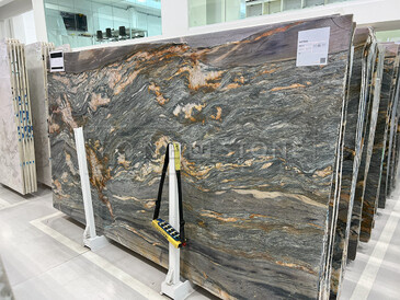 Přírodní kvarcitová deska Santorini je ideální pro kuchyňské desky, koupelnové desky, obklady stěn i obklady krbů a mnoho dalších využití v luxusních interiérech