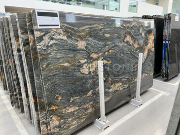 Modro zlatá kresba kvarcitu Santorini upoutá pozornost na první pohled