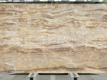 Zemité tóny, jemná kresba, žilkování plné vínových, červených a bílých tónů, to vše může nabídnout kvarcit Nacarado Zemité tóny, jemná kresba, žilkování plné vínových, červených a bílých tónů, to vše může nabídnout kvarcit Nacarado