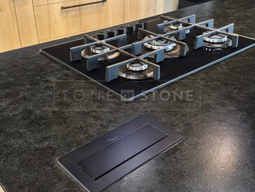 Varná deska kamenné kuchyňské desky ze žuly Mist Black. Zakázkové kamenictví TONE OF STONE