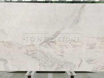 Bílý kvarcit Matarazo s jemným mramorovým žilkováním Bílý kvarcit Matarazo s jemným mramorovým žilkováním