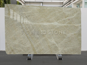 Krémový přírodní kámen Artico je ideální pro moderní interiéry Krémový přírodní kámen Artico je ideální pro moderní interiéry