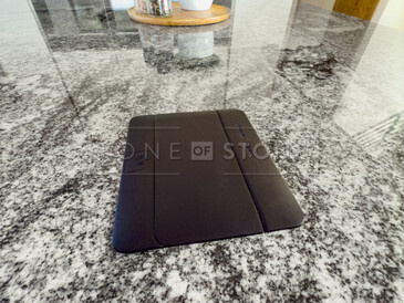 Integrované elektrické zásuvky jako součást kuchyňské desky ze žuly Viscount White