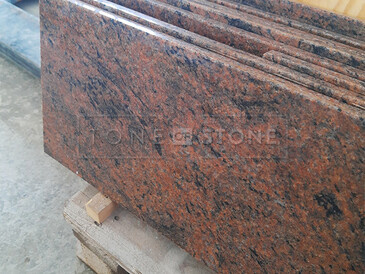 Červené žulové parapety z přírodní žuly Multicolor jsou ideální do interiéru i exteriéru Červené žulové parapety z přírodní žuly Multicolor jsou ideální do interiéru i exteriéru