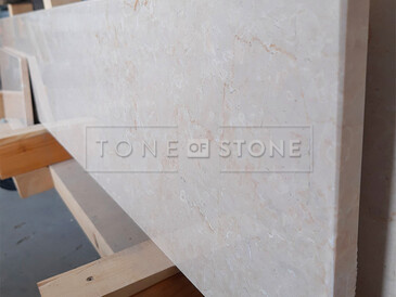 Krémový mramor Botticino Classico v lesklé povrchové úpravě 