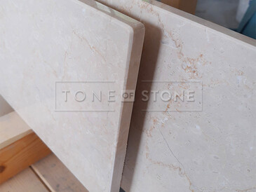 Parapety z kamene Botticino Classico se zaoblenou hranou