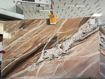 Růžová kvarcitová deska Splendido s výraznou kresbou ze skladu TONE OF STONE