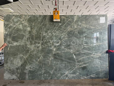 Zelená kvarcitová deska přírodního kamene Jadore pro realizaci kuchyňské desky