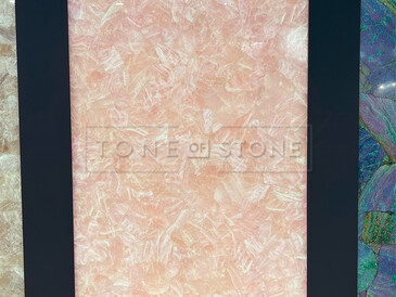 Růžová deska křemenného polodrahokamu Růžová deska křemenného polodrahokamu