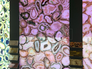 Růžová prosvícená kamenná deska achátu