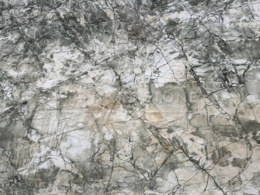 Deska přírodního kamene Acquabella Verde v šedých odstínech s elegantní kresbou a žilkováním