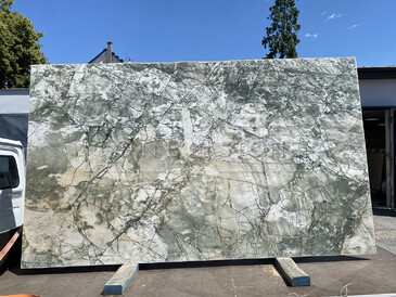 Šedá kamenná deska přírodního kvarcitu Acquabella Verde