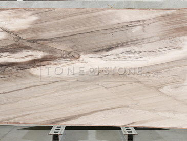 Jemný zemitý odstín hnědé přírodního kamene Ebano Jemný zemitý odstín hnědé přírodního kamene Ebano