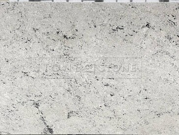 Bílá žulová deska kamene Colonial White s jemnými kontrastními zrnky v leštěné povrchové úpravě Bílá žulová deska kamene Colonial White s jemnými kontrastními zrnky v leštěné povrchové úpravě