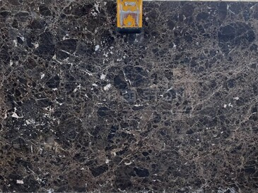 Mramor Emperador Brown v hnědých odstínech s výrazným žilkováním 