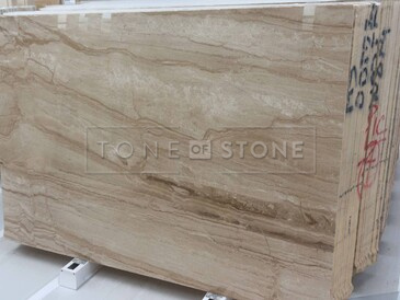 Kamenná deska béžového mramoru Daino s leštěnou povrchovou úpravou