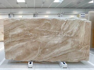 Deska z přírodního mramoru Daino v béžových odstínech s jemnou kresbou