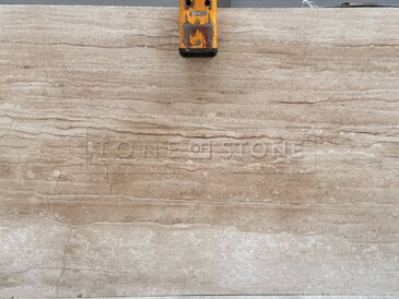 Kamenná deska italského mramoru Daino v zemitých krémových odstínech 