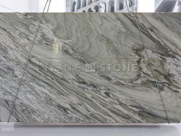 Kvarcitová deska Tiffany v zelené barvě s výraznou kresbou je ideální volbou pro luxusní interiéry Kvarcitová deska Tiffany v zelené barvě s výraznou kresbou je ideální volbou pro luxusní interiéry