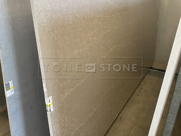 Béžová deska nového dekoru umělého kamene Technistone Duna Beige  Béžová deska nového dekoru umělého kamene Technistone Duna Beige