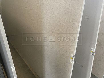 Světlá kamenná deska z umělého kamene Technistone Noble Quartzite  Světlá kamenná deska z umělého kamene Technistone Noble Quartzite