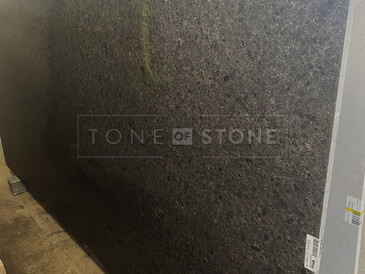 Šedá kamenná deska umělého kamene Technistone Noble Imperial Grey se zrnitou strukturou Šedá kamenná deska umělého kamene Technistone Noble Imperial Grey se zrnitou strukturou