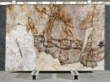 Kamenná deska růžového přírodního kamene Patagonia Pink s možností částečného prosvícení