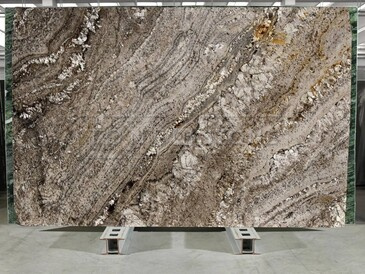 Hnědá žulová deska Amarone s výraznou kresbou