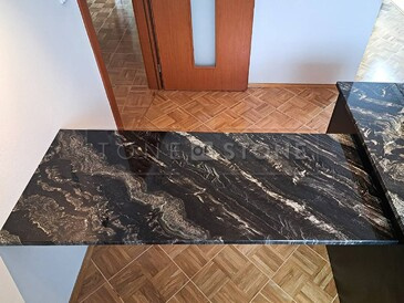 Kamenná deska jídelního stolu ze žuly Agata Black