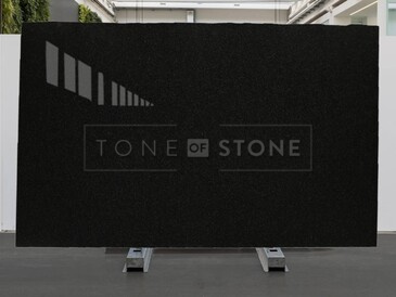 Žulová kamenná deska Nero Impala v leštěné povrchové úpravě Žulová kamenná deska Nero Impala v leštěné povrchové úpravě