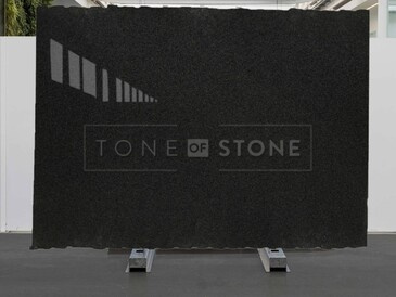 Deska přírodního kamene Nero Impala s lesklým povrchem Deska přírodního kamene Nero Impala s lesklým povrchem