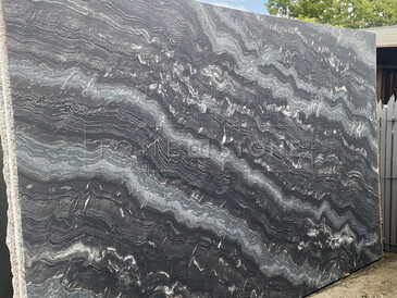 Luxusní žula Agata Black v černé barvě a kontrastní kresbou v matné povrchové úpravě satina Luxusní žula Agata Black v černé barvě a kontrastní kresbou v matné povrchové úpravě satina