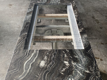 Pracovní deska ze žuly Agata Black v černé barvě s výraznou kresbou a matným povrchem