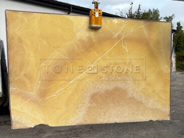 Oranžová deska z přírodního kamene Onice Gioiello - onyx s barevnými tóny žluté, oranžové a růžové v lesklé povrchové úpravě Oranžová deska z přírodního kamene Onice Gioiello - onyx s barevnými tóny žluté, oranžové a růžové v lesklé povrchové úpravě