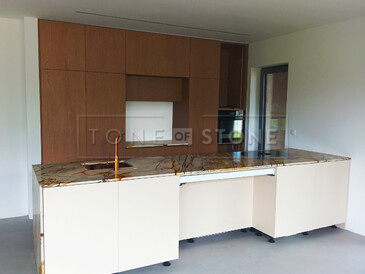 Kliknutím zvětšíte Kamenná kuchyňská deska z kvarcitu Roma Imperiale