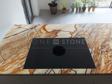 Kamenná kuchyňská deska z kvarcitu Roma Imperiale