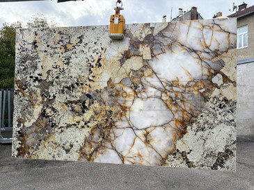 Kvarcit Patagonia s krystalickou a minerální kresbou. Kvarcit Patagonia s krystalickou a minerální kresbou.