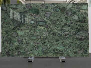 Kamenná deska - zelený přírodní kámen Emerald Marinace s leštěným povrchem 