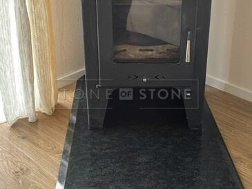 Podložka pod krbová kamna z černé žuly Mist Black Podložka pod krbová kamna z černé žuly Mist Black