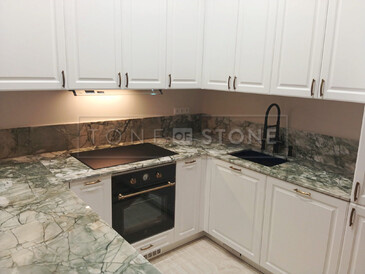 Kamenná kuchyňská deska z přírodního kamene Acquabella Verde