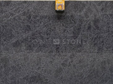 Kamenná deska žuly Orion Blue (Vizag Blue) v odstínu modré s výraznou černou texturou Kamenná deska žuly Orion Blue (Vizag Blue) v odstínu modré s výraznou černou texturou